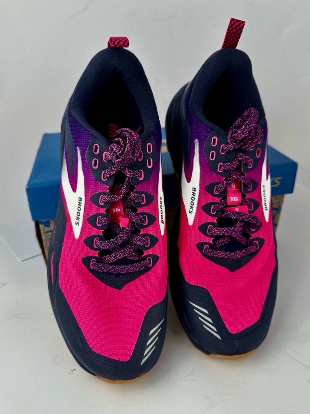 Brooks Women’s Athletic Shoes in Bright Pink and Purple comfortable woman &man